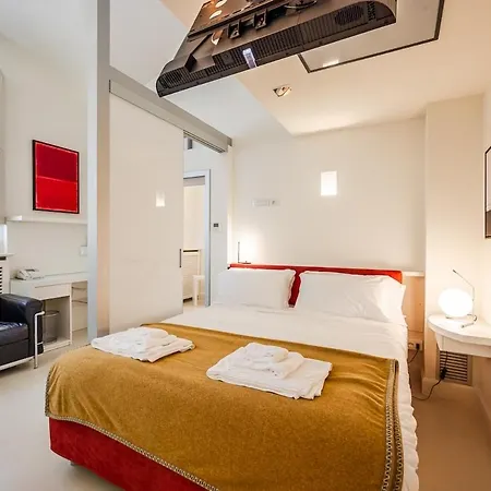 Mini-loft Just Steps From The Duomo Of 아파트