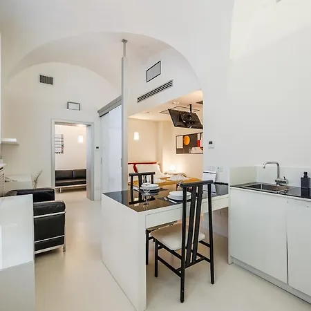شقة Mini-loft Just Steps From The Duomo Of